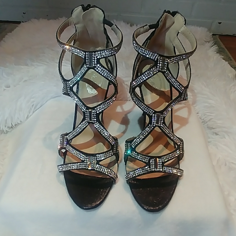 Heels - Picture 2 of 3